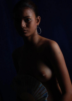 Desi Indian Nude Model Showing Boobs Under Saree Pallu