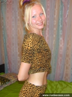 Teen blonde beet masturbation