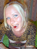 Teen blonde beet masturbation