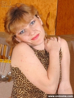 Mature housewife gets naked and shows pussy