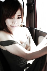 Gadis 2 - Tak pakai bra dalam kereta