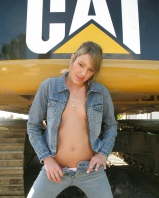 Lola demonstration her little tits