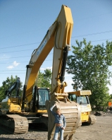 Lola demonstration her little tits