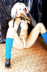 Latex lesbian oiled