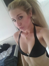 Athletic blonde teen - sports mad girl likes to reavel her t