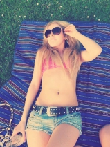 Athletic blonde teen - sports mad girl likes to reavel her t