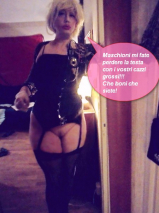 Ricchione travestito italiano voglioso di cazzo nel culo