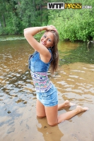 Outdoor fucking with cute teen girl