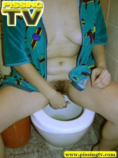 Younger sister pissing - N