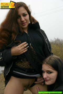 Young sluts peeing - N