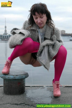 Dock pissing - N