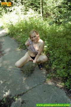 Pissing walk - N