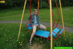 Play pissing - N