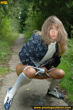 Footpath piss - N