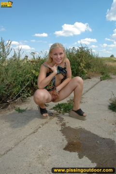 Pissing outdoor in rural fields - N
