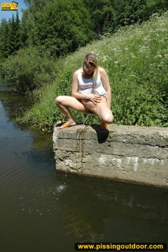 Outdoor pissing in the summer park pool - N