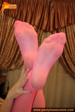 Pantyhose masturbation of teen blonde girl in pink pantyhose - N