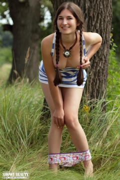 Sweet babe stripping - N