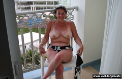 Housewives who are crazy about sex - N