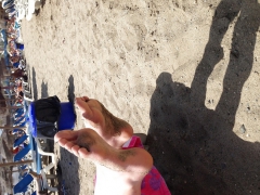 Feet caught - N