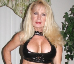 BLONDE MILF - N