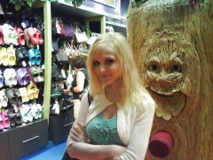 Pretty Blonde Girl - N
