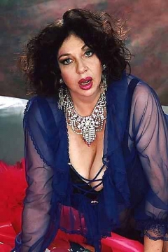 Elaine Everett (Bertha) - N