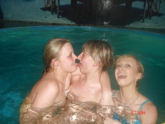 POOL BITCHES - N