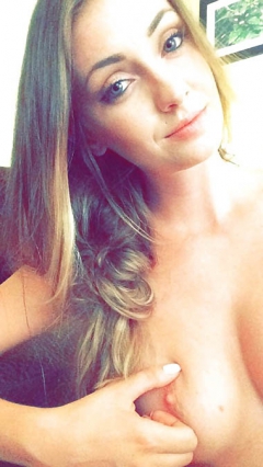 Blonde bimbo slut - takes naked selfies - N