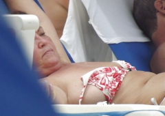 on vacation - N