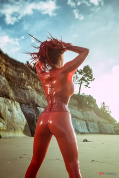 Bianca Baeuchamp Latex red 2 - N