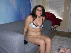 AMATEUR GLASSES WEARING BABE - N