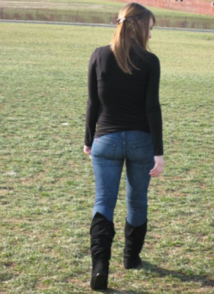 Hottie teen brunette with a tight bum - ripe for leaving som - N