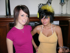 DEE - 900 HIGH-RES PICS (1600x1200) ON THE WEBSITE LINK! - N