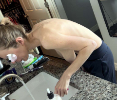 Topless in Jeans 5 - N