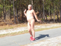 Nudiste en balade coquine - N