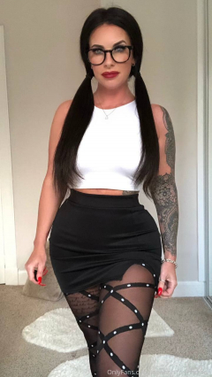 mature and sexy - N
