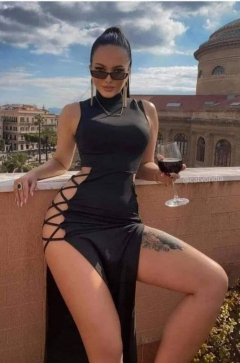 Mature and sexy - N
