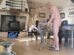 je fais mon repassage - N