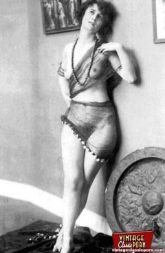 Antique Solo Chicks - N
