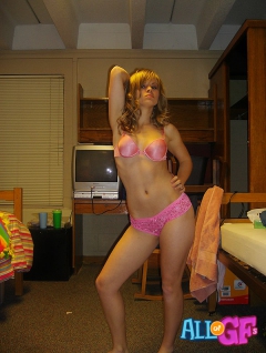 Pretty girlfriend dancing strip - N
