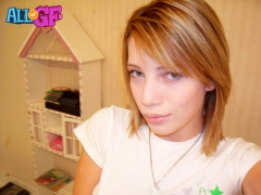 My girlfriend poses and - N