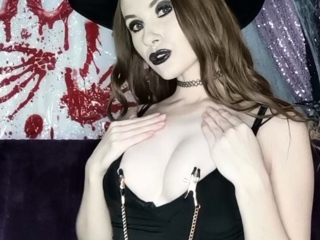 Close up amateur masturbating solo