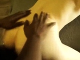 Salope brune avec ses trous penetres par des bites noires