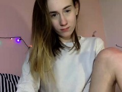 solo-girl-in-the-kitchen-with-toys