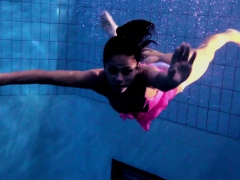 zlata-oduvanchik-swims-in-a-pink-top-and-undresses