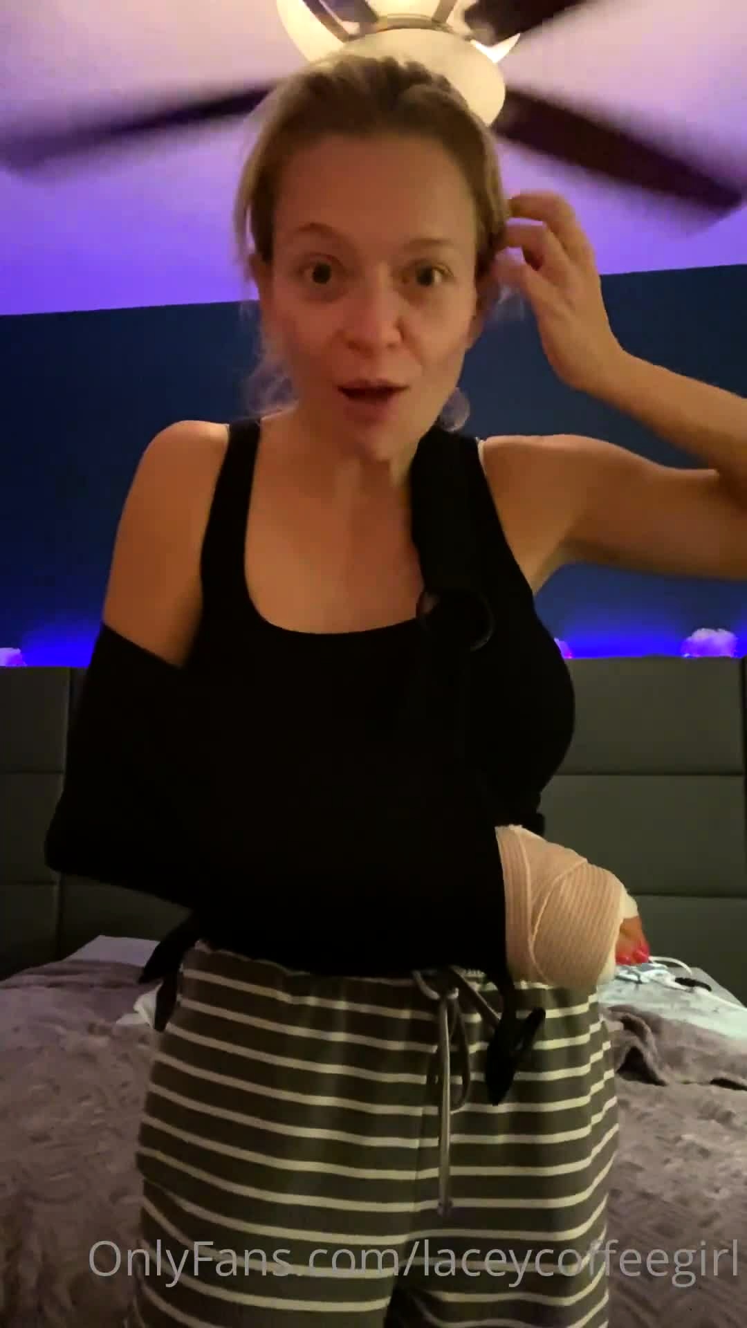 Laceycoffeegirl Oh My Hand at DrTuber