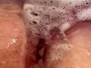 Amateur Close Up Squirting Masturbation