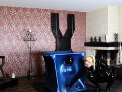 amateur-cdin-latex-dildoing