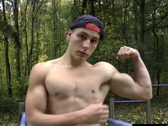 flexin-muscle-and-massaging-a-twink-boy-randall-white